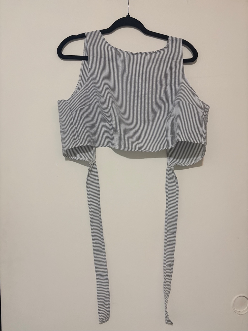 FREE WITH PURCHASE 🌸Striped Crop Tie-Back Tank Top - Blue & White